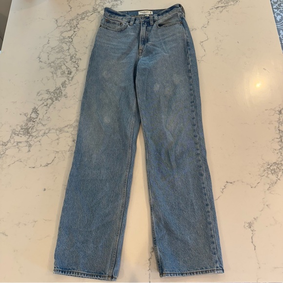 Abercrombie Curve Love Mid Rise Slouchy Jean - Picture 1 of 4